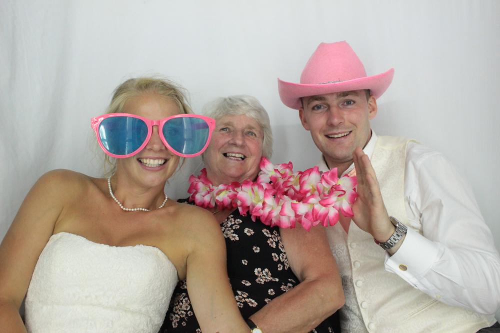 Laura & Oliver | View more photos from the event at gallery.myphotoboothexperience.co.uk/u/MyPhotoBoothExperienceLtd/Laura-Oliver